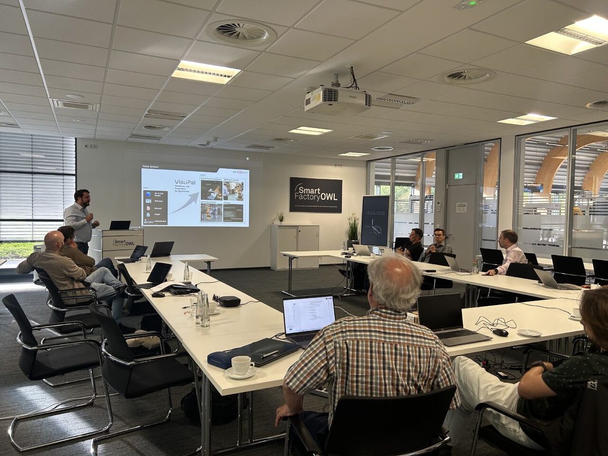 Workshop mit Industriepartnern in der SmartFactory OWL