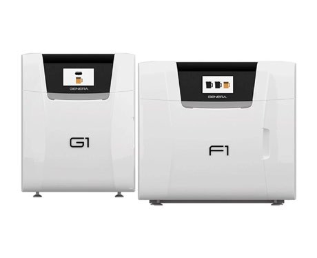 Katalogbild: zwei weiße 3D-Drucker freigestellt